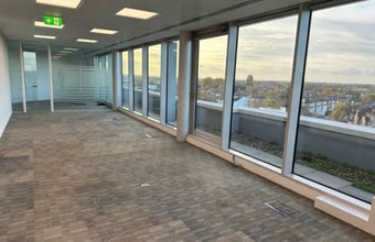 St. Marks Hl, Surbiton to rent Interior Photo- Image 2 of 9