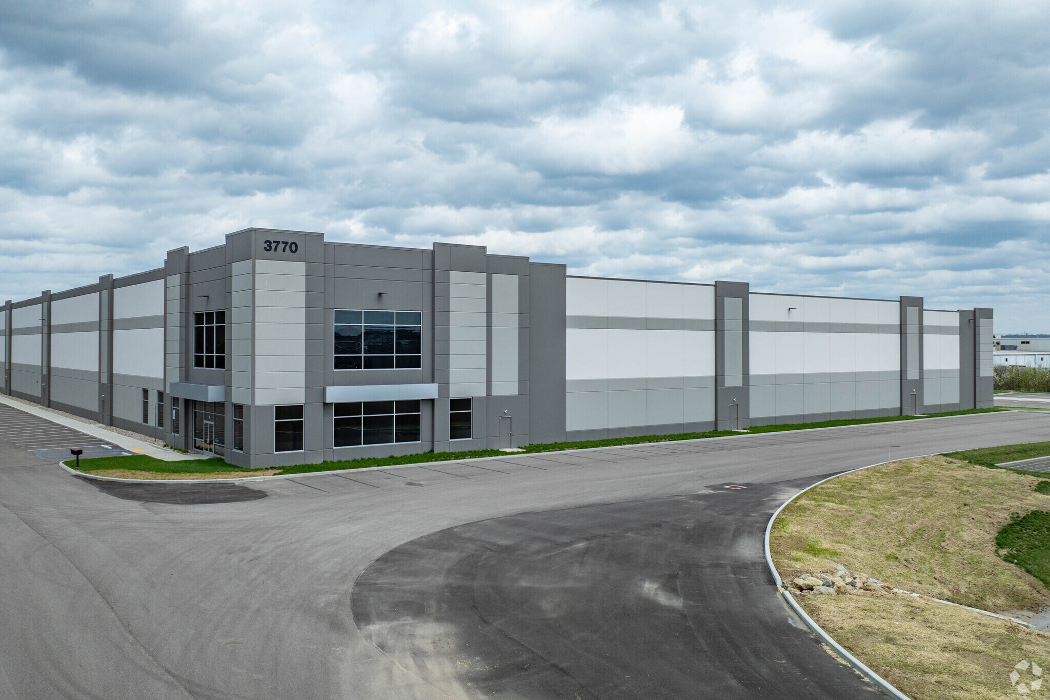 8553 Seward Rd, Fairfield, OH to rent Primary Photo- Image 1 of 2