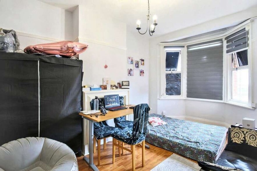 160 Heath Rd, Romford for sale - Building Photo - Image 2 of 3