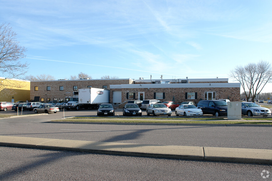 1620 W 98th St, Bloomington, MN for rent - Building Photo - Image 3 of 39