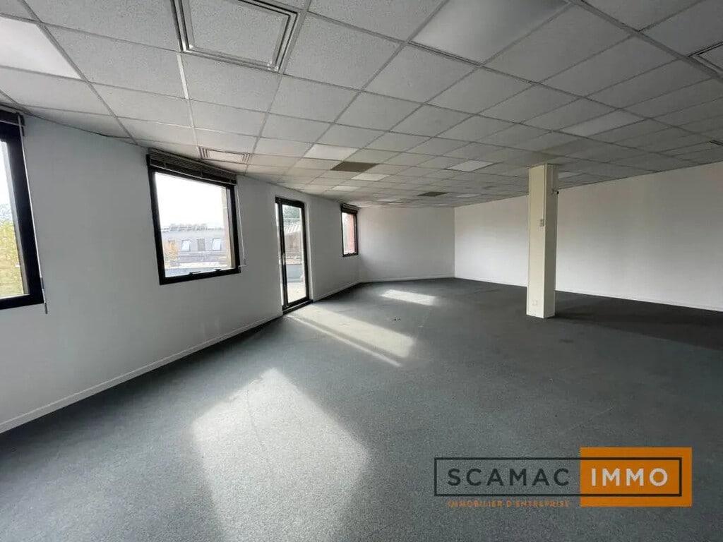 Location Bureaux 110 m² - Photo 1