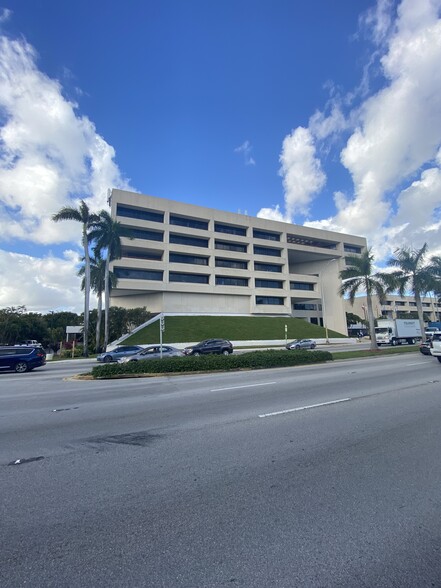 6355 NW 36th St, Miami, FL for rent - Building Photo - Image 1 of 29