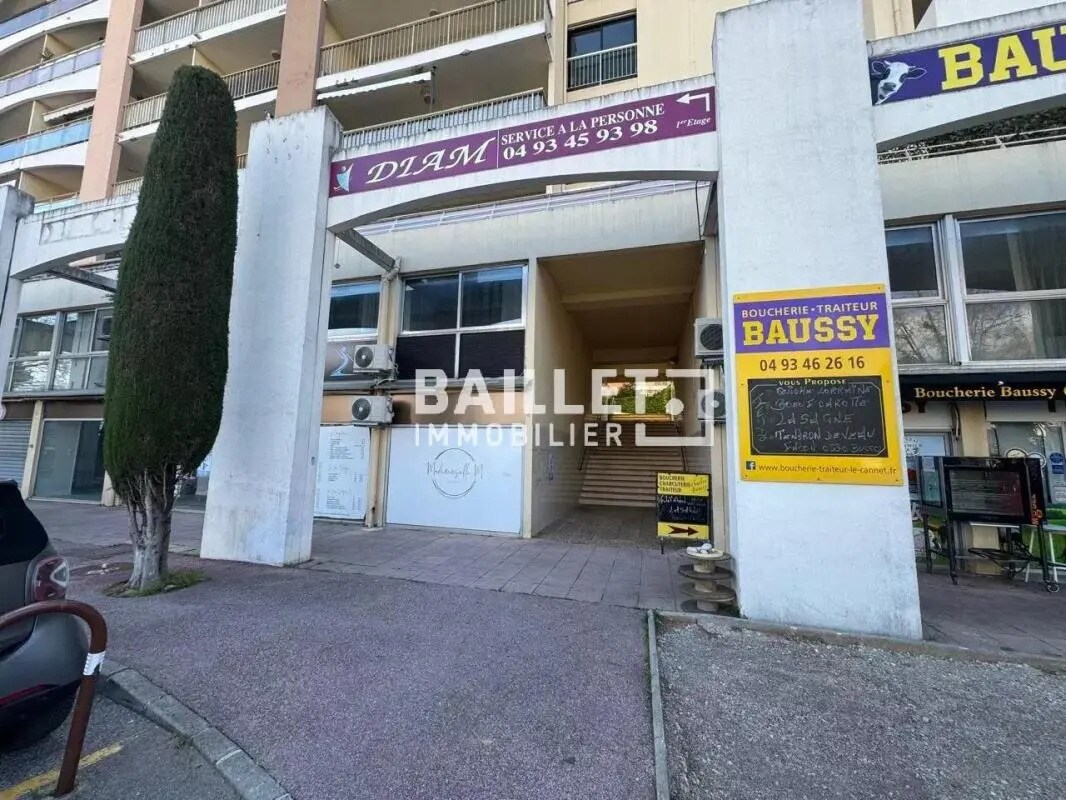 Office in Le Cannet to rent Building Photo- Image 1 of 16