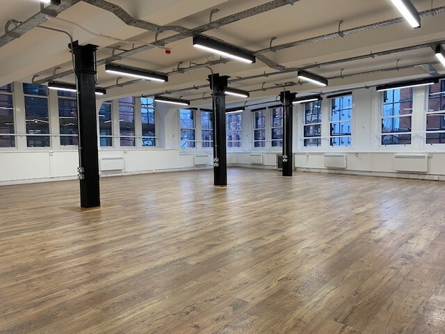 65 High St, Manchester to rent - Building Photo - Image 3 of 5