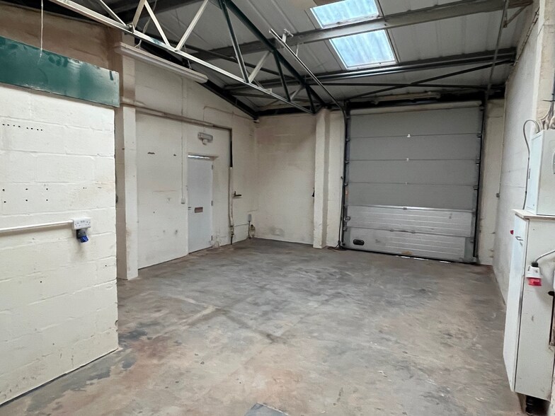 Tyn Llidiart Industrial Estate, Corwen to rent - Interior Photo - Image 3 of 7