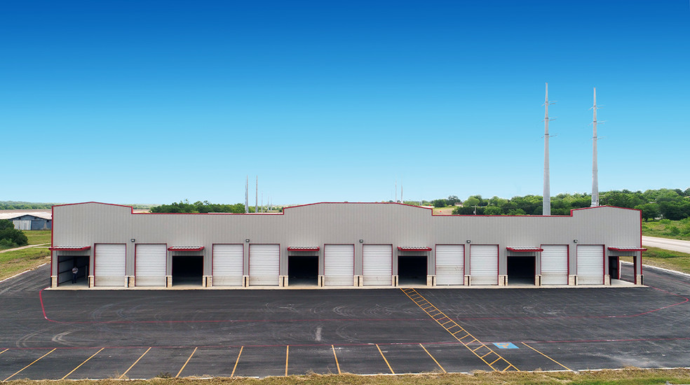 409 E Highway 72 Hwy, Kenedy, TX for sale - Building Photo - Image 2 of 9