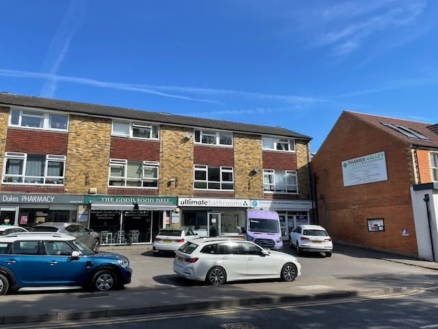 192 Dukes Ride, Crowthorne to rent Building Photo- Image 1 of 6