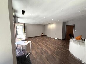 60-61 High St, Gravesend to rent Interior Photo- Image 2 of 10