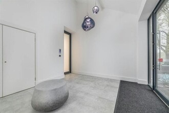 Mill Ln, Alderley Edge to rent Interior Photo- Image 2 of 20