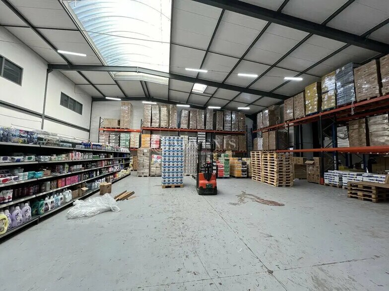 Light Industrial in Goussainville to rent - Building Photo - Image 1 of 8