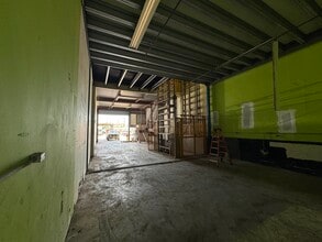 2290 Alahao Pl, Honolulu, HI to rent Interior Photo- Image 2 of 7