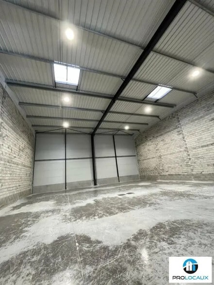 Light Industrial in Les Pavillons-sous-Bois to rent - Interior Photo - Image 3 of 18
