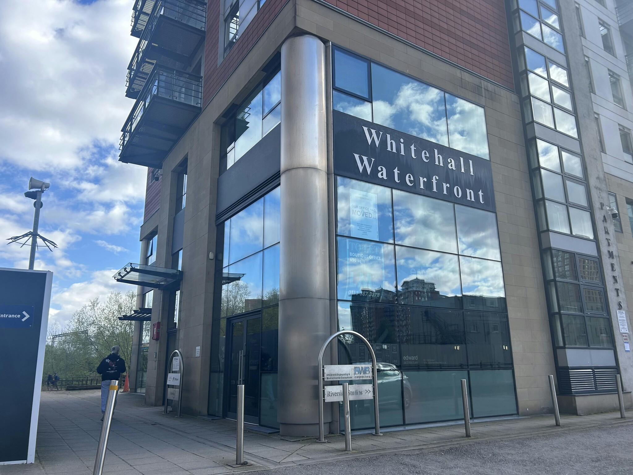 2 Riverside Way, Leeds to rent Building Photo- Image 1 of 6