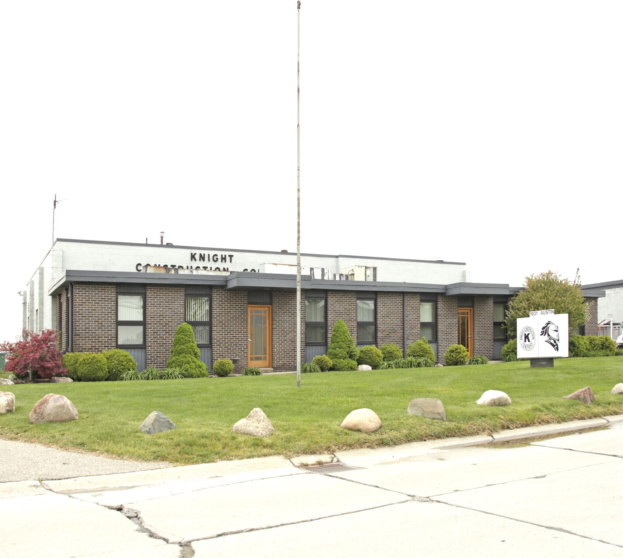 1931 Austin Dr, Troy, MI for sale Primary Photo- Image 1 of 1