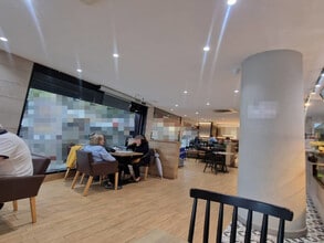 Retail in Barcelona, Barcelona to rent Interior Photo- Image 2 of 2