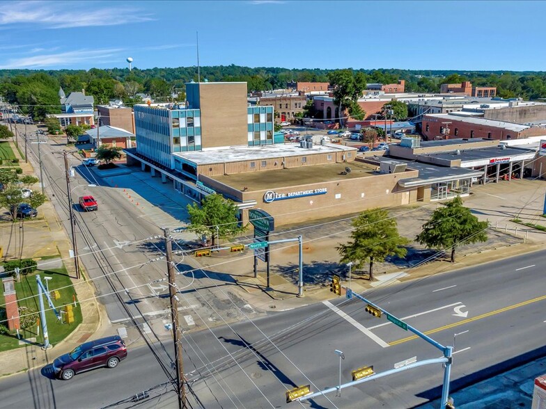 108 E Hospital St, Nacogdoches, TX for sale - Primary Photo - Image 1 of 63