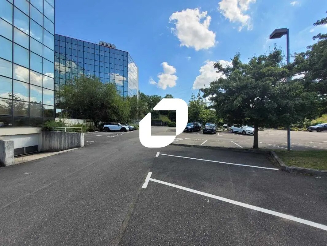 Office in Évry-Courcouronnes to rent Primary Photo- Image 1 of 5