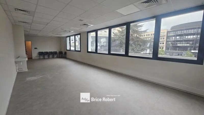 Office in Lyon to rent Interior Photo- Image 1 of 17
