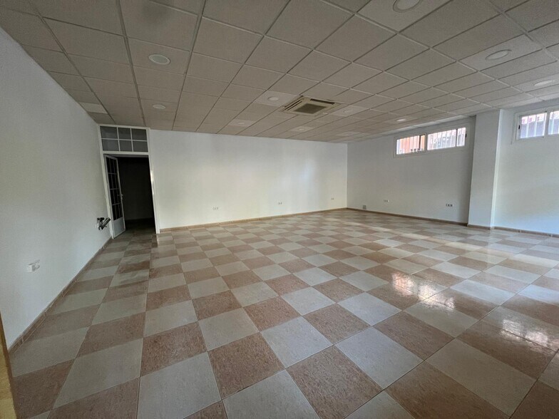 Retail in Cáceres, Cáceres for sale - Interior Photo - Image 1 of 6