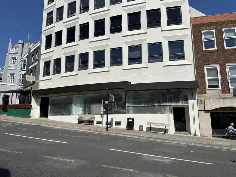 Dyke Rd, Brighton to rent - Building Photo - Image 2 of 10