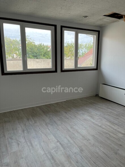 Industrial in Champigny-sur-Marne to rent - Building Photo - Image 3 of 5