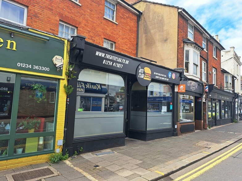 38 The Broadway, Bedford to rent - Building Photo - Image 1 of 4