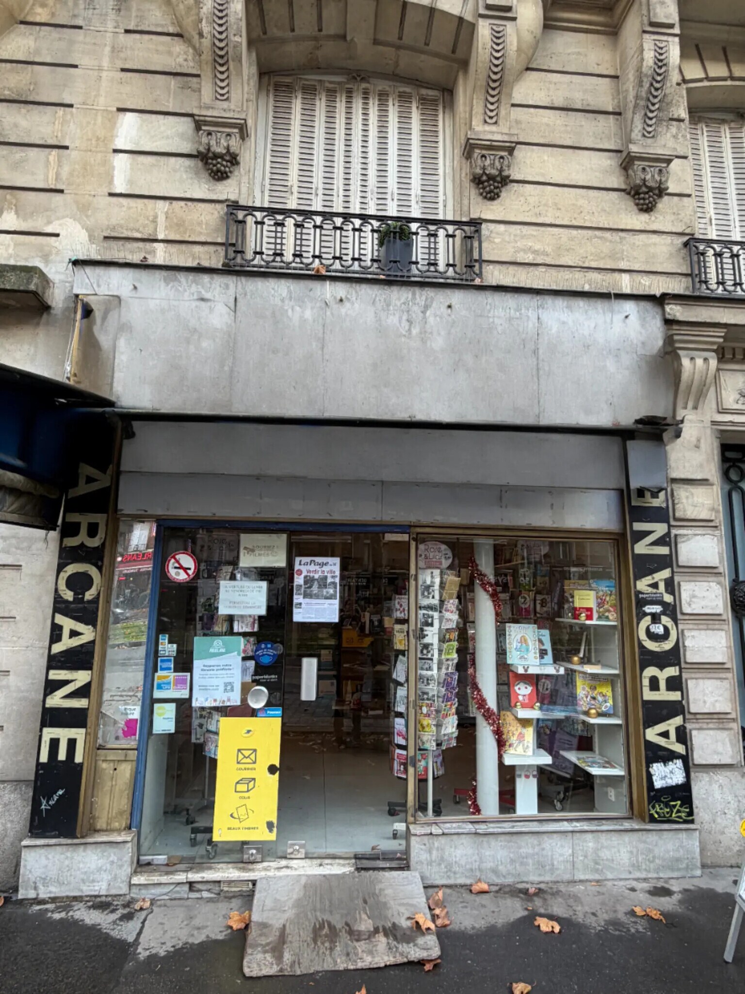 Retail in Paris to rent Building Photo- Image 1 of 10