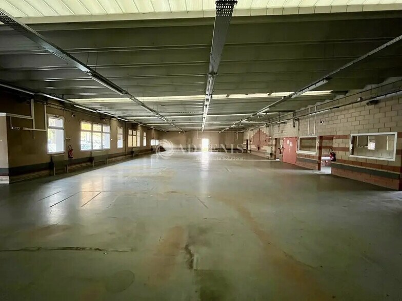 Light Industrial in Conflans-Sainte-Honorine to rent - Building Photo - Image 2 of 9