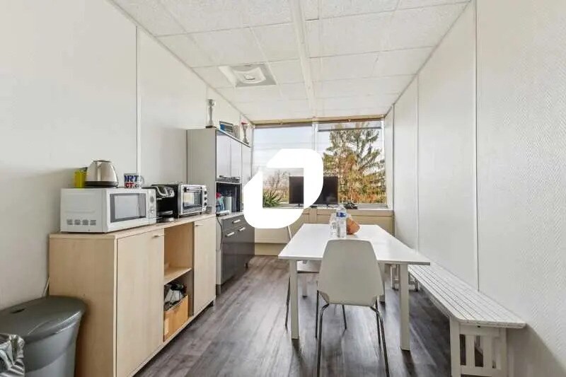 Office in Cergy to rent - Interior Photo - Image 2 of 15