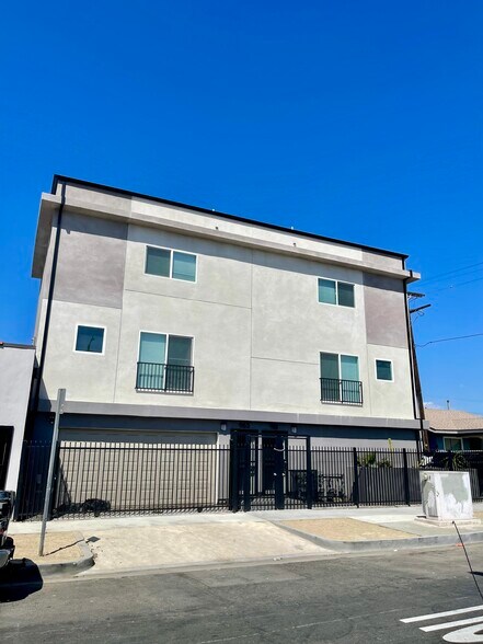 6032 S Vermont Ave, Los Angeles, CA for sale - Building Photo - Image 1 of 23