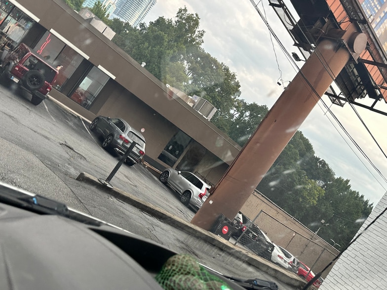 3097 Piedmont Rd NE, Atlanta, GA to rent - Building Photo - Image 3 of 19