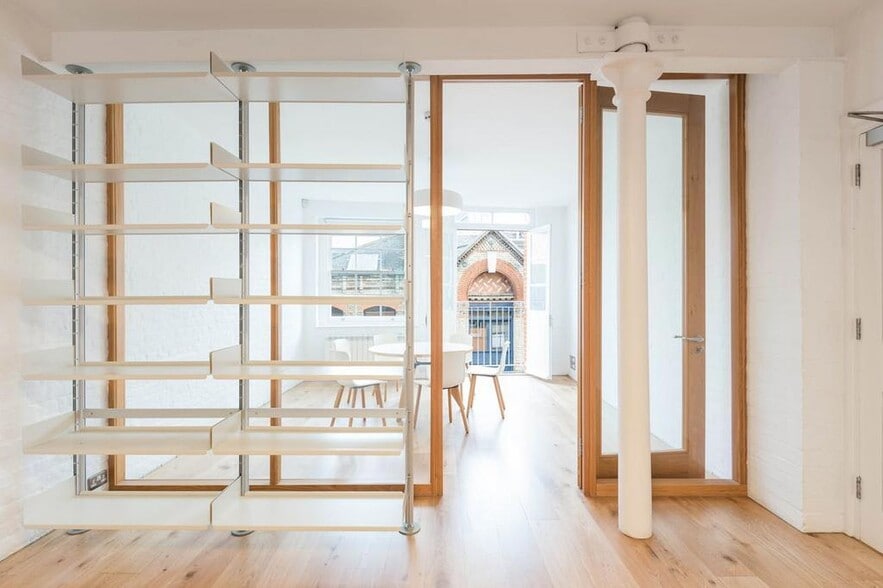 23 Charlotte Rd, London to rent - Building Photo - Image 2 of 12