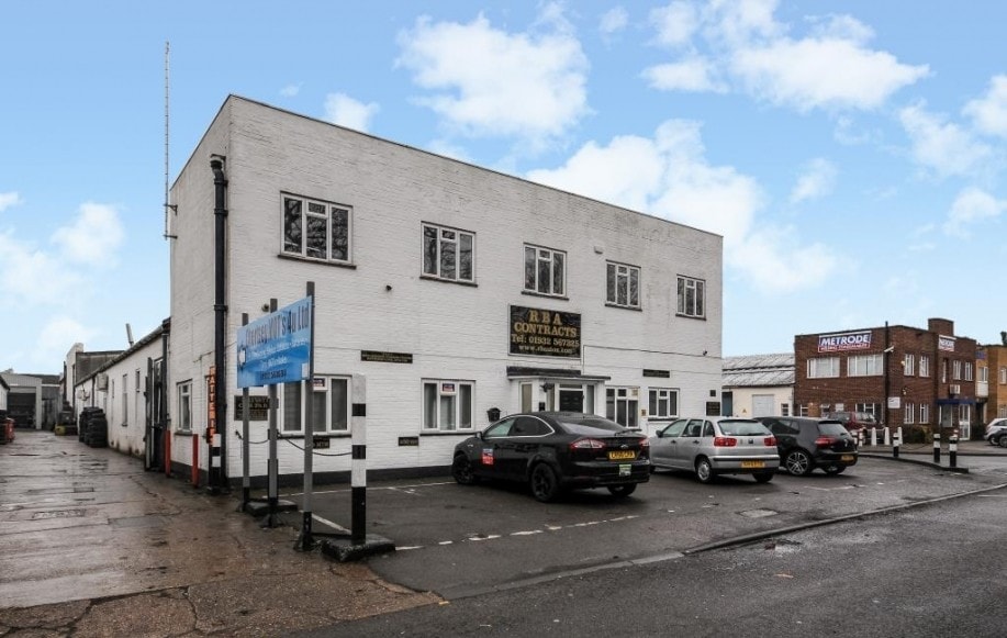 Hanworth Ln, Chertsey for sale - Primary Photo - Image 1 of 8