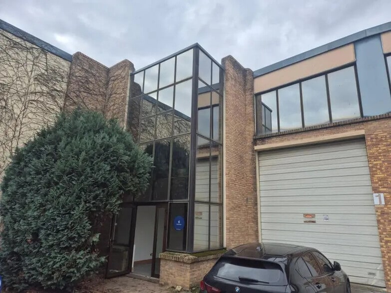 Industrial in Le Thillay to rent - Building Photo - Image 1 of 7