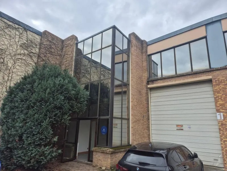 Industrial in Le Thillay to rent Building Photo- Image 1 of 8
