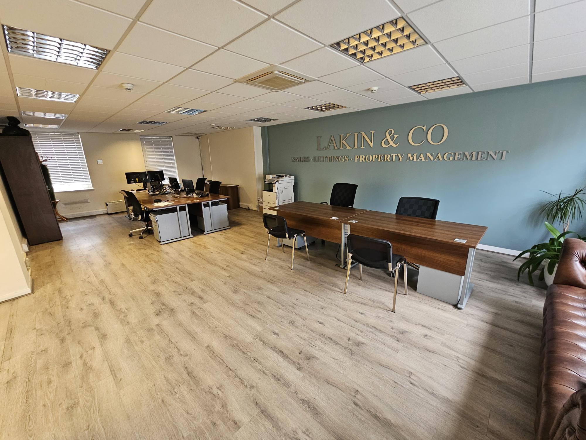 122-123 High St, Uxbridge to rent Interior Photo- Image 1 of 4