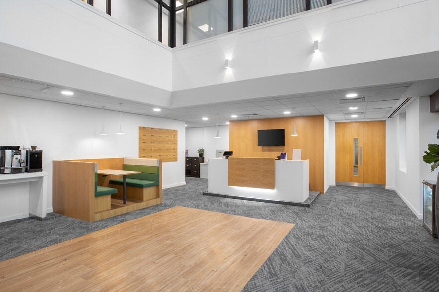 3 The Drive, Great Warley to rent - Interior Photo - Image 2 of 10