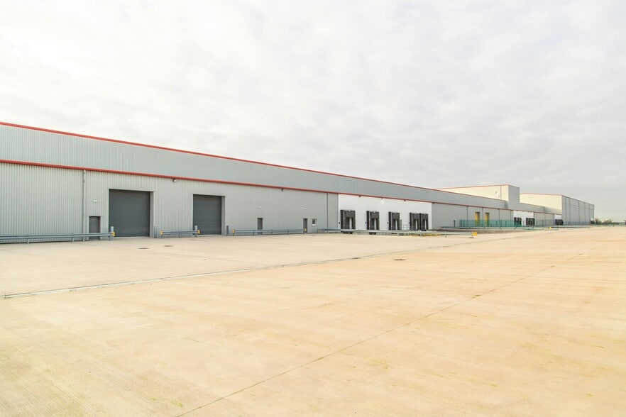 E Lancashire Rd, Liverpool to rent - Building Photo - Image 2 of 3