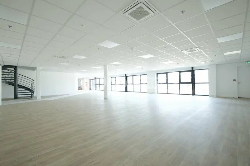 7 Avenue Bernard Vos, Mions to rent - Interior Photo - Image 3 of 10