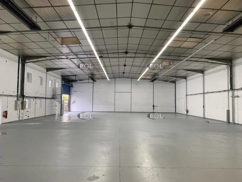 Vente Local d'activités 974 m² - Photo 1