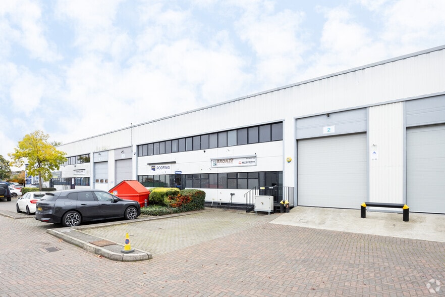 Neptune Clos, Rochester to rent - Building Photo - Image 3 of 4