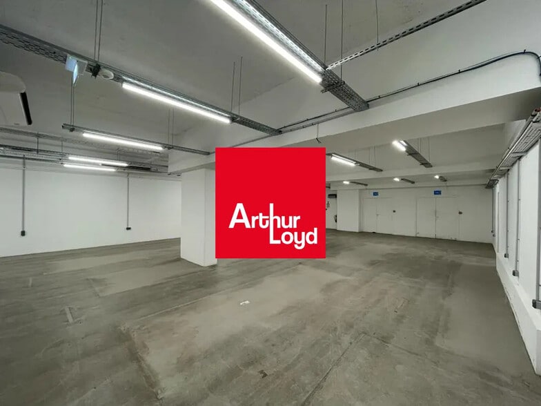 Build-to-Rent in Marseille for sale - Primary Photo - Image 1 of 7