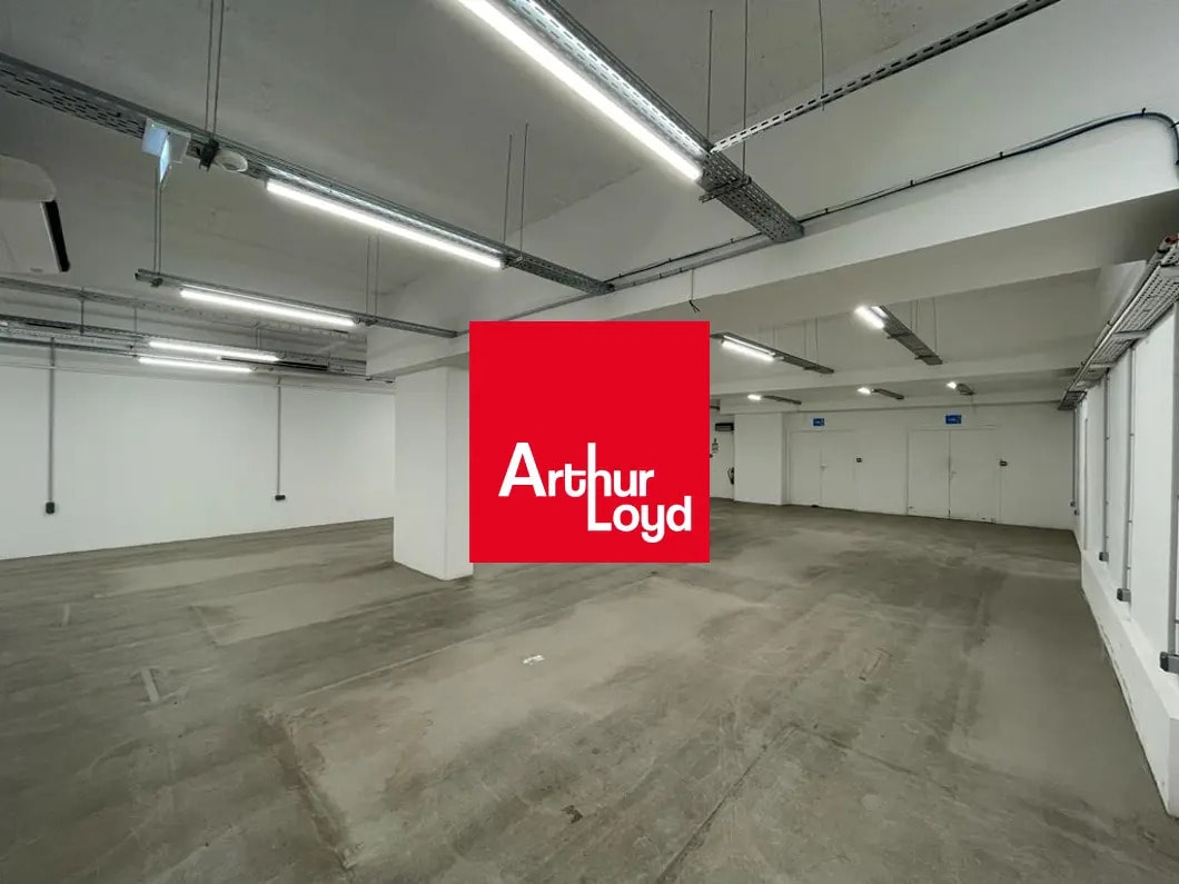 Build-to-Rent in Marseille for sale Primary Photo- Image 1 of 8