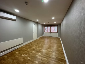 5-6 Kendrick Mews, London to rent Interior Photo- Image 1 of 4