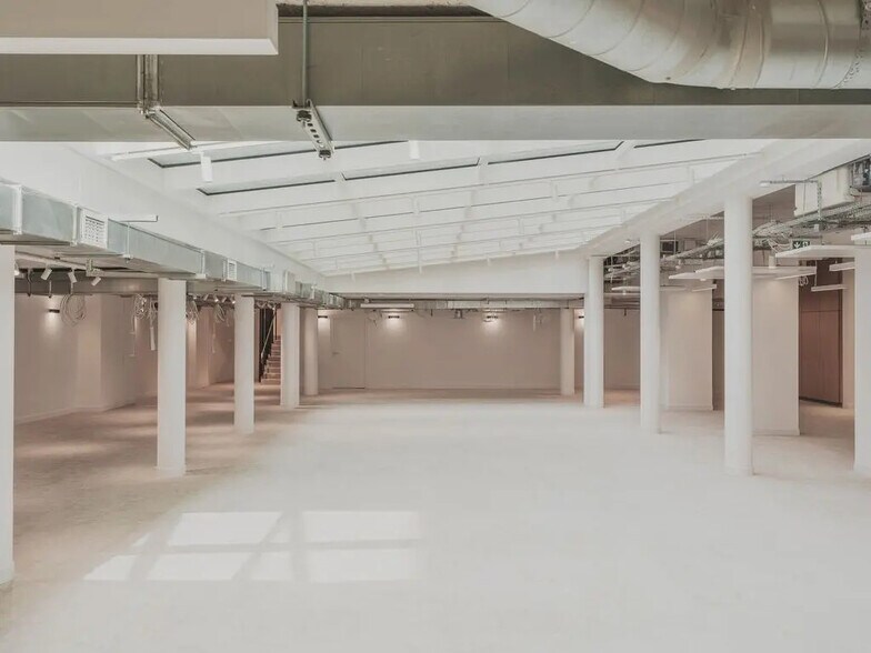 Build-to-Rent in Paris for sale - Building Photo - Image 2 of 9