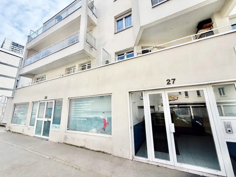 Office in Paris for sale Building Photo- Image 1 of 8