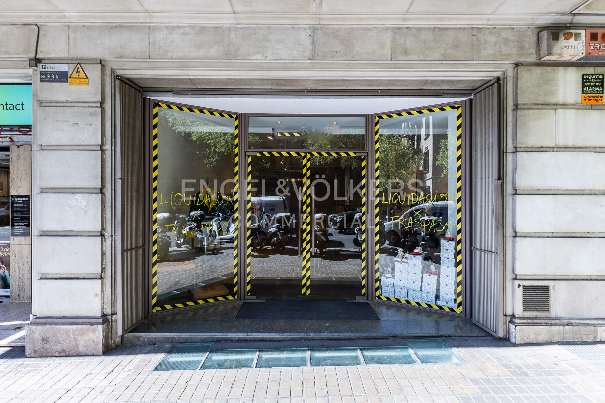 Retail in Barcelona, Barcelona to rent Primary Photo- Image 1 of 5