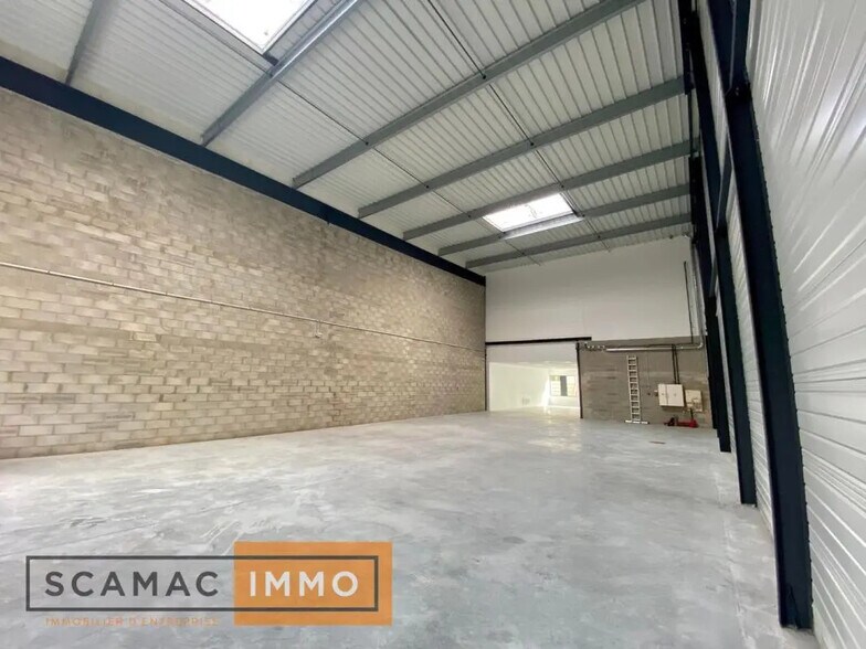 Light Industrial in Bondoufle for sale - Building Photo - Image 2 of 7
