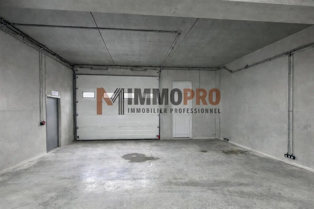 Location Entrepôt 502 m² - Photo 1