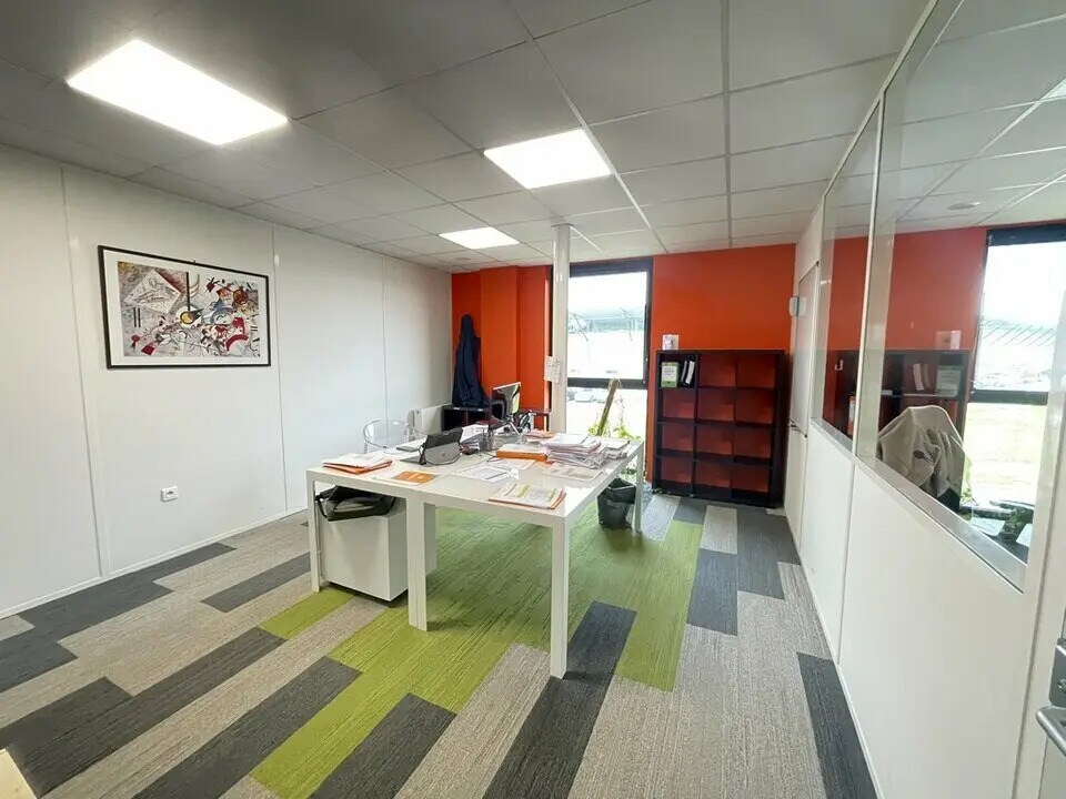Location Bureaux 210 m² - Photo 1